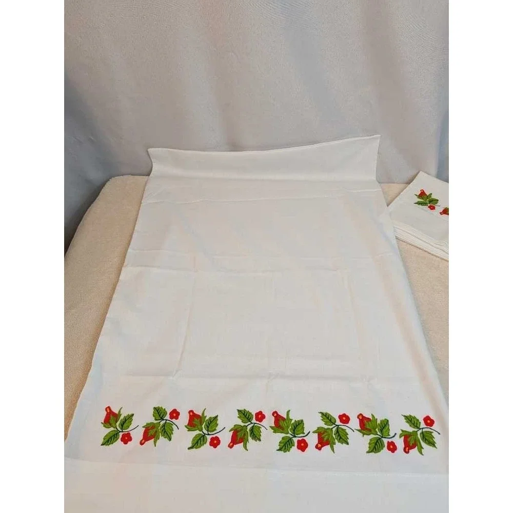 Cannon Monticello Embroidered Pillowcases‎ Red Rose Floral White Cotton Set of 2